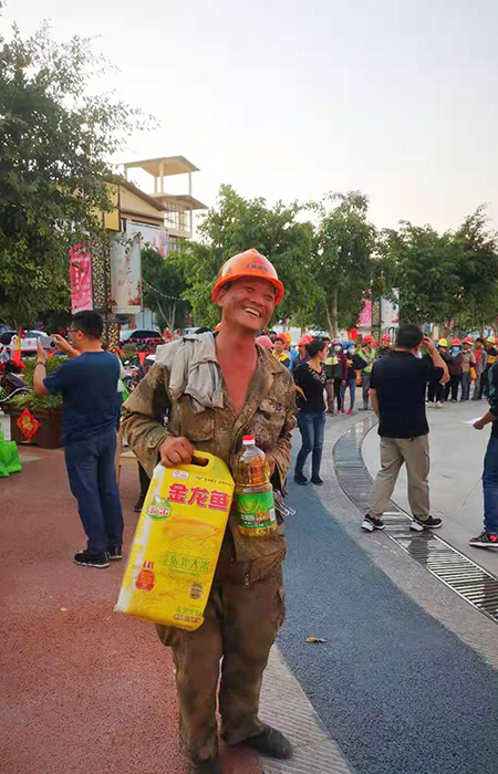 1614333751625192.jpg 小 元江高橋小區(qū)二期項目春節(jié)后復(fù)工復(fù)產(chǎn)后第一塊混凝土澆筑2.jpg