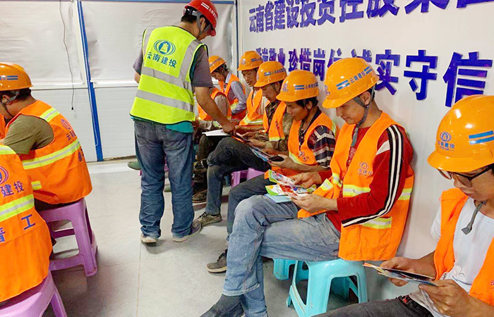 1624326523272151.jpg 發(fā)放宣傳冊(cè)小.jpg