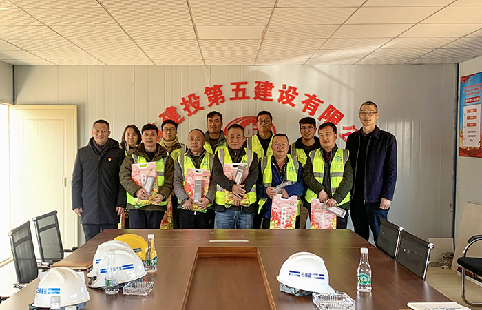 1674132979910505.jpg 9小圖農(nóng)大項(xiàng)目節(jié)前慰問(wèn)仲總、孫書(shū)記.jpg