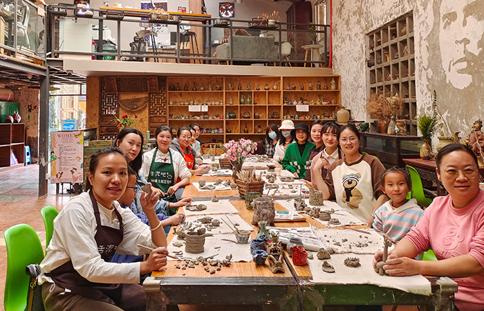 1678700661532111.jpg 小圖五〇四組織職工開展陶藝DIY活動.jpg