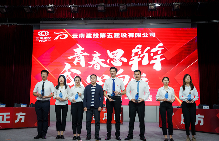 1683893239221954.jpg (小圖)為最佳辯手頒獎.jpg